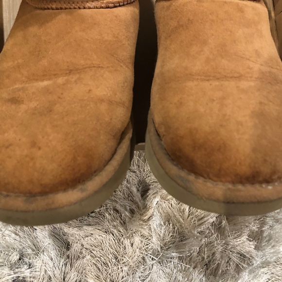 Bailey UGGS size 7 - Picture 5 of 5